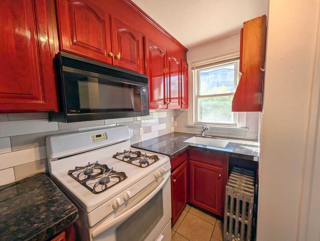 50 Welland Ave - Photo 6 of 17