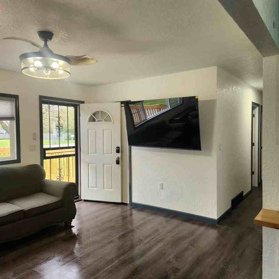 12325 Lafontaine Dr #NA - Photo 6 of 18