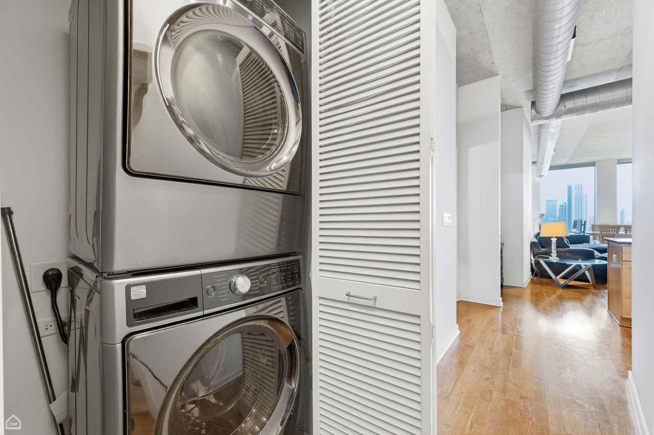 700 N Larrabee St #1013 - Photo 6 of 11