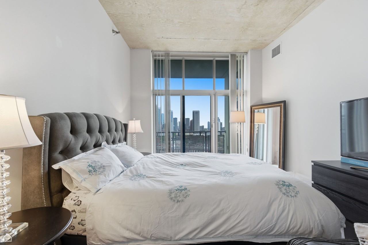 700 N Larrabee St #1013 - Photo 7 of 11