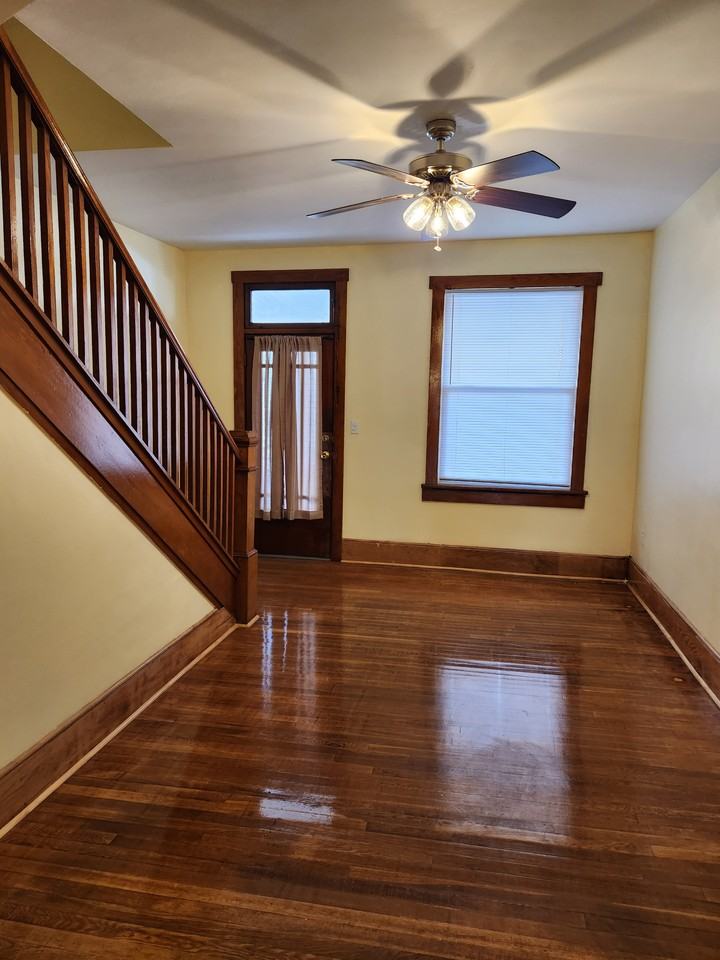 115 W Piedmont St #115 - Photo 3 of 14