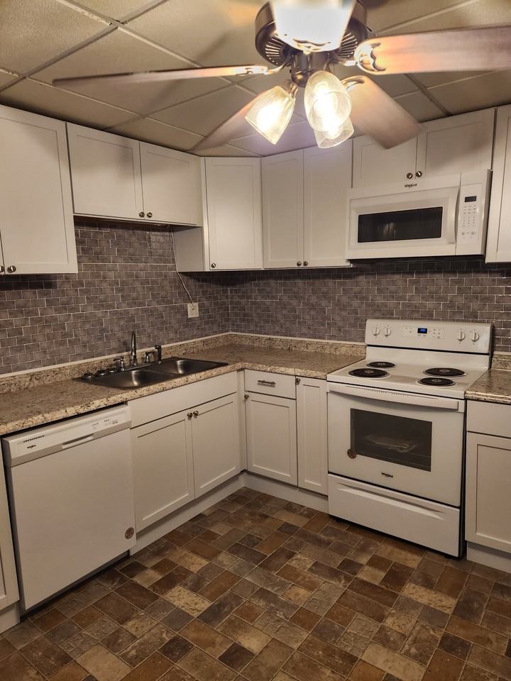 115 W Piedmont St #115 - Photo 6 of 14