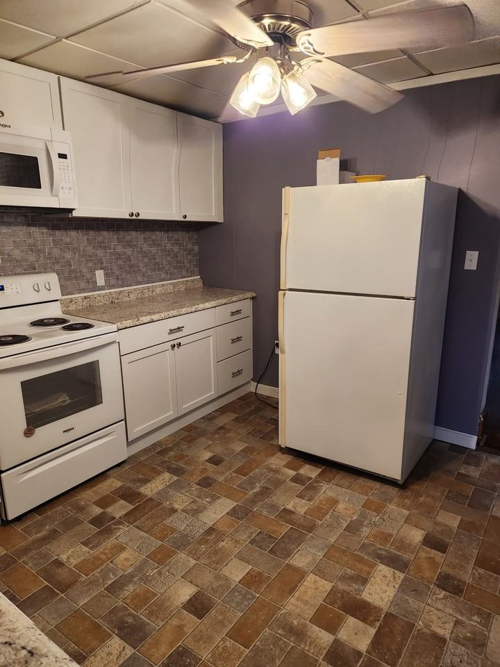 115 W Piedmont St #115 - Photo 7 of 14