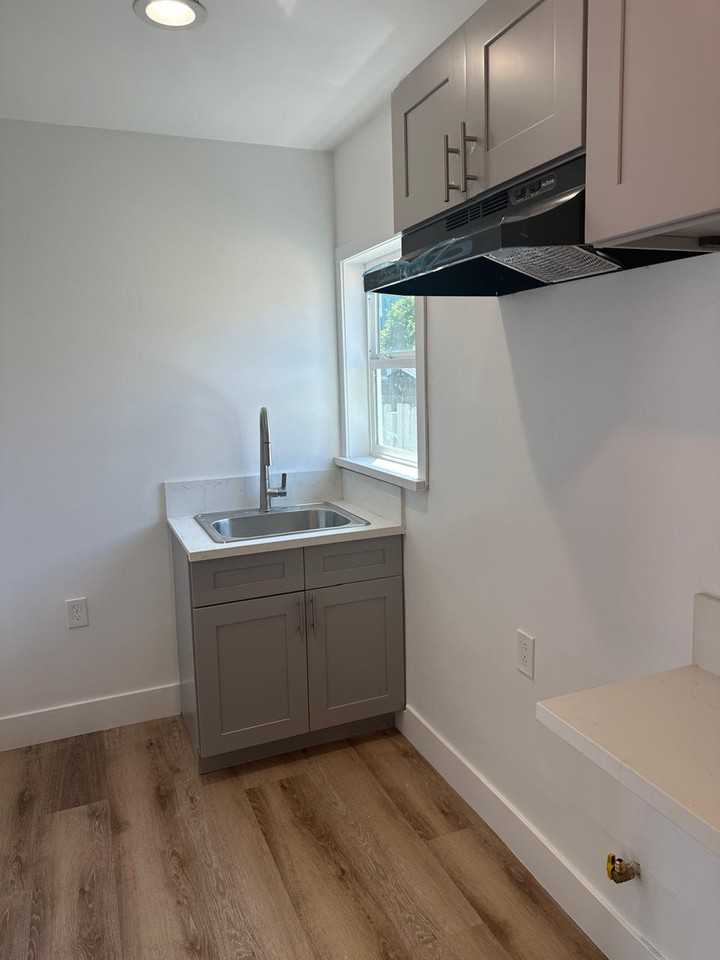 8178 Chestnut Ave #C - Photo 5 of 8