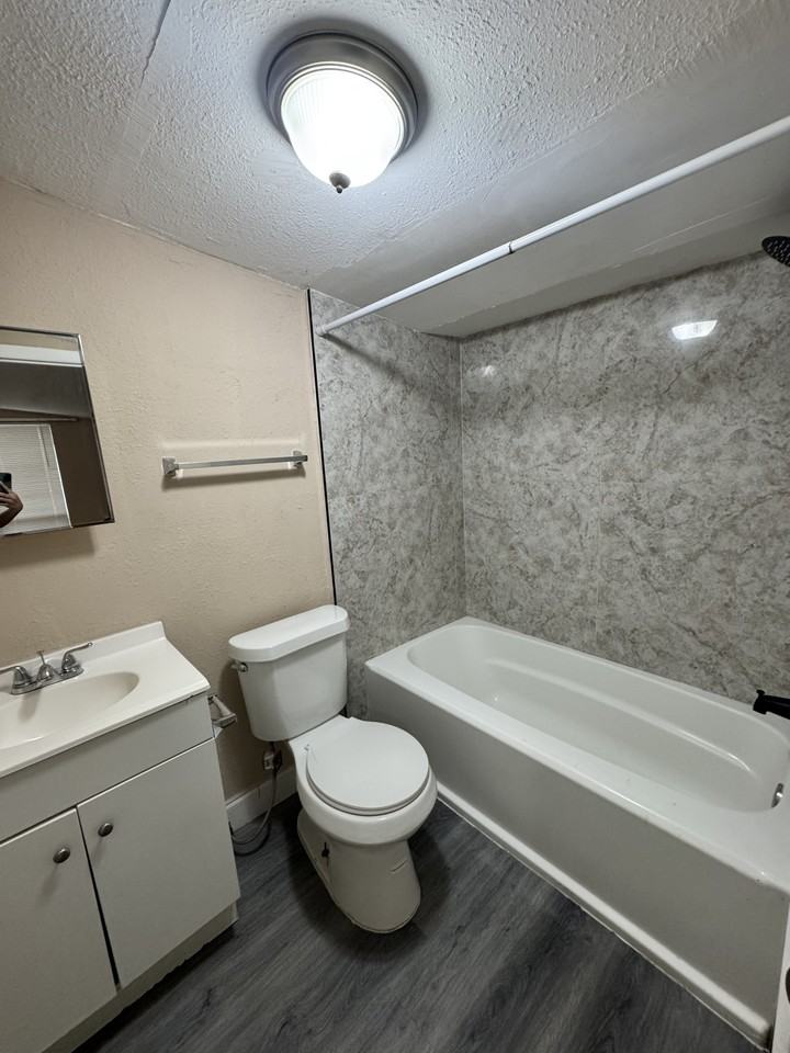 20310 Ne 14th Ave #NA - Photo 4 of 7