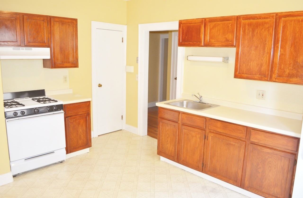450 Barbour St / Mancora Apartments, LLC - Photo 5 of 35