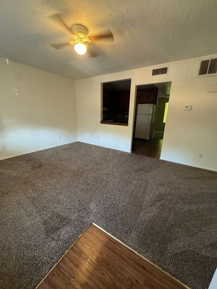 Green Oaks Apartments - Photo 2 of 6