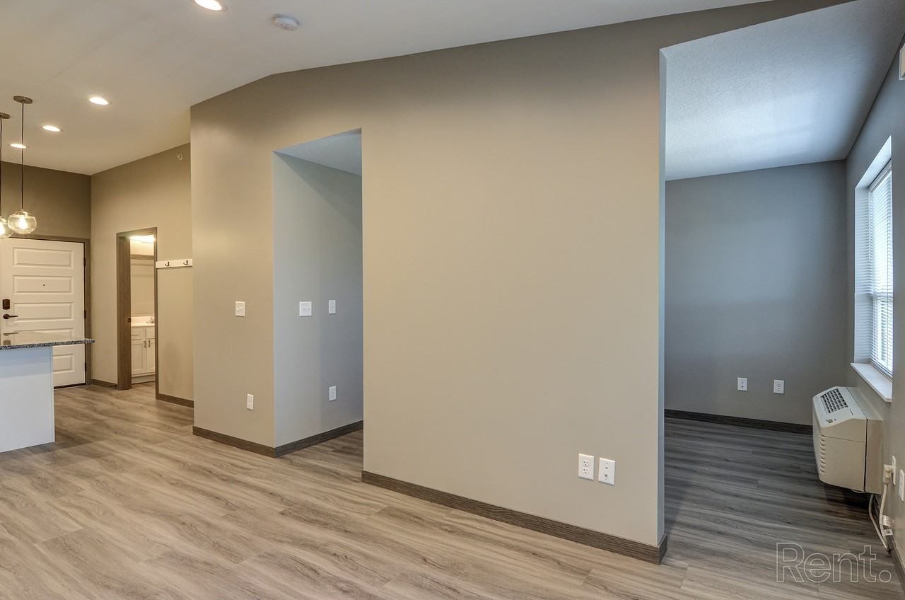 10200 Goldenrod St Nw - Photo 3 of 9