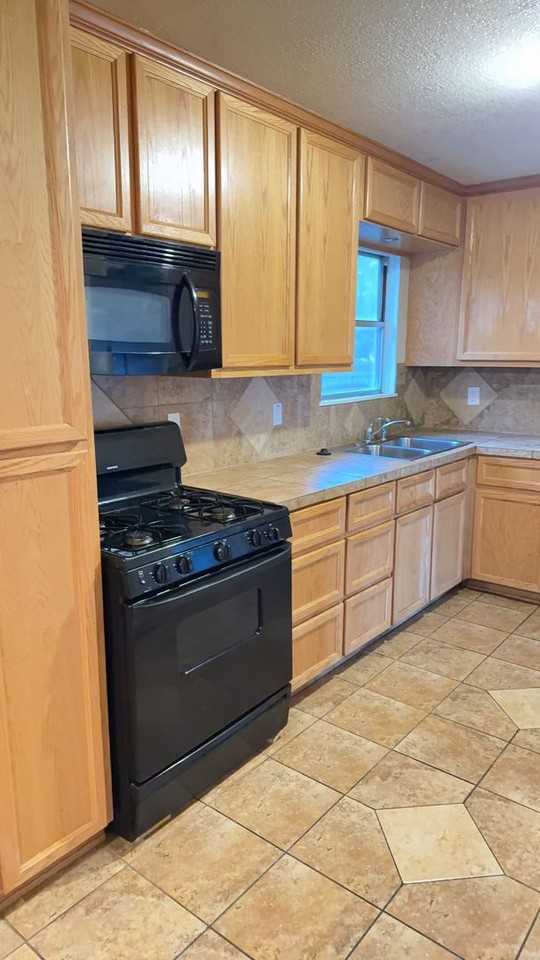 1105 Alta Vista Dr - Photo 4 of 21