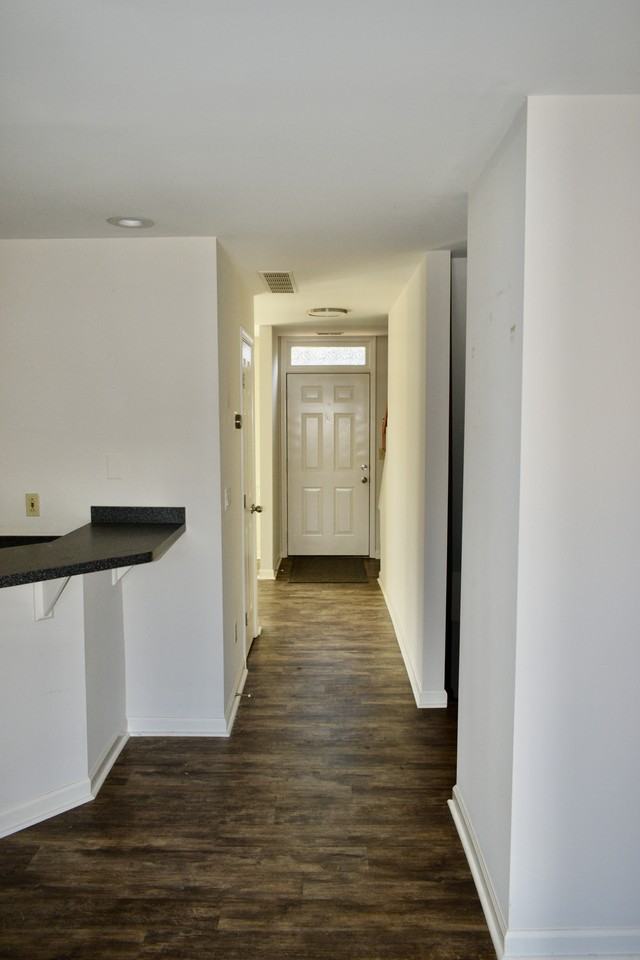 313 Bainbridge Dr #C - Photo 3 of 29