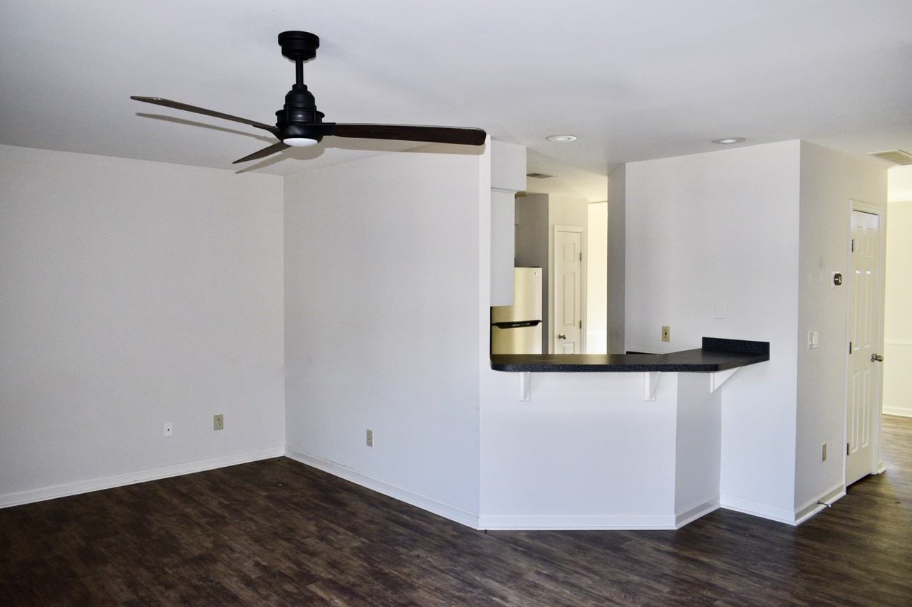 313 Bainbridge Dr #C - Photo 5 of 29