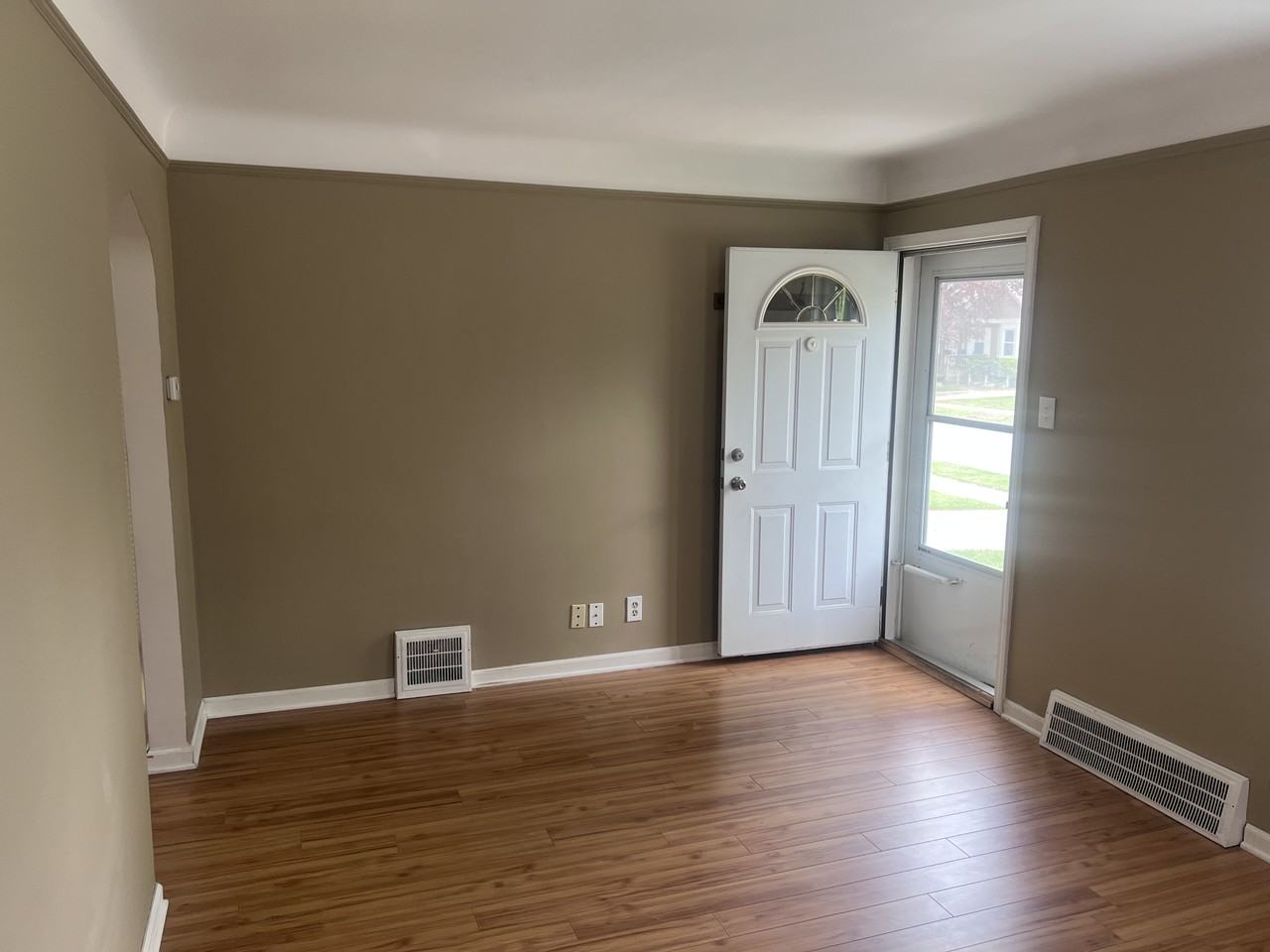 1025 Grove Ave #NA - Photo 4 of 32