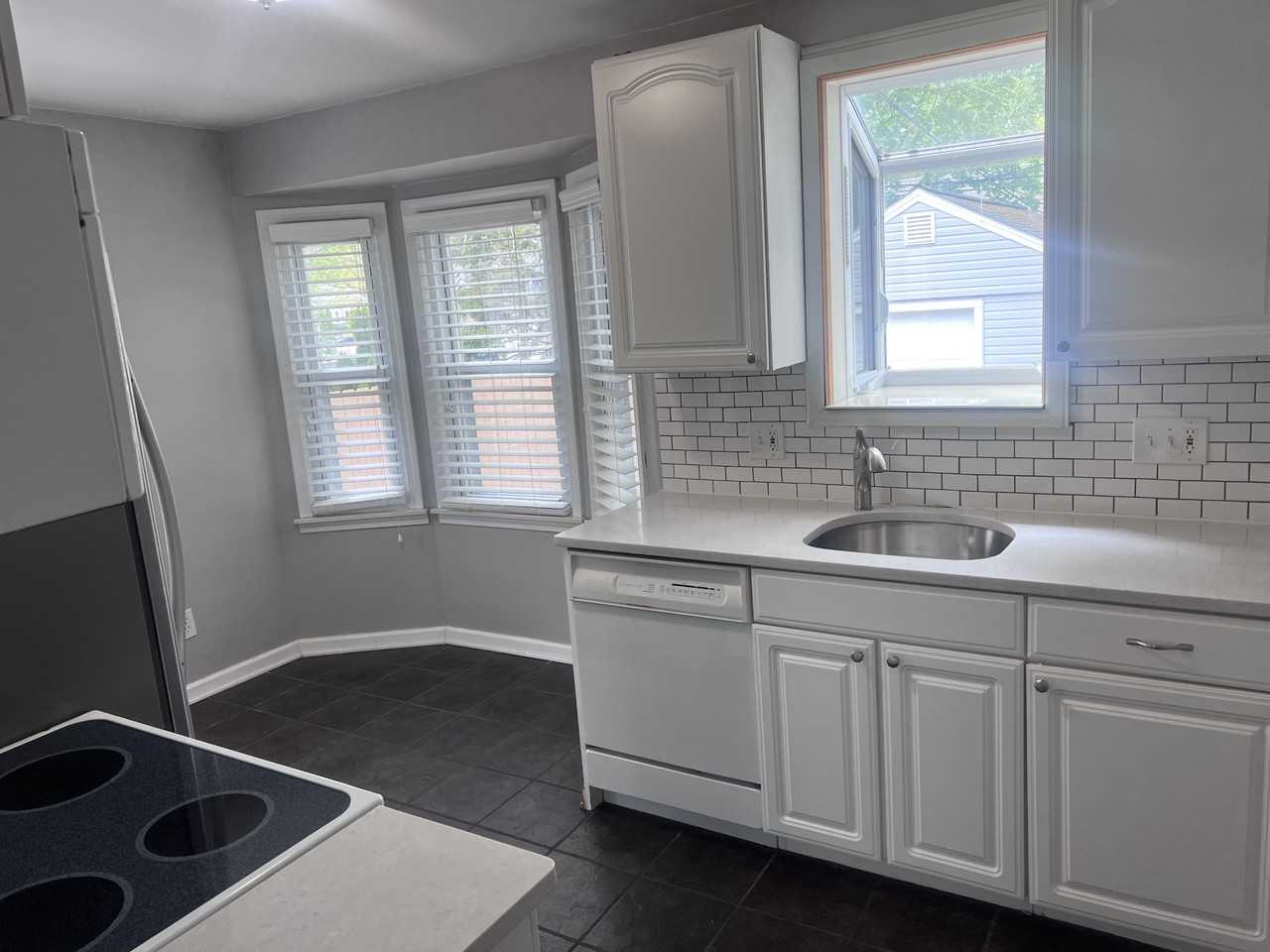 1025 Grove Ave #NA - Photo 6 of 32