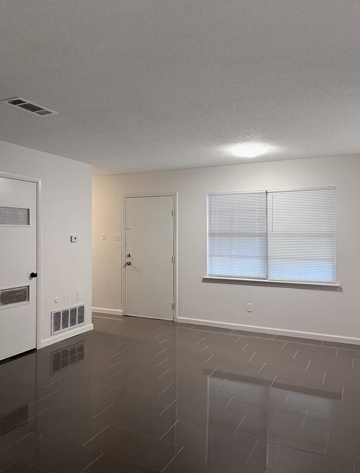 389 N Hollywood St Apt A11 #A11 - Photo 3 of 17