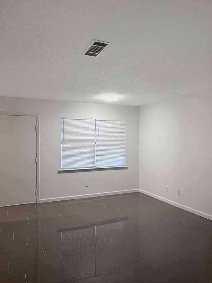 389 N Hollywood St Apt A11 #A11 - Photo 4 of 17