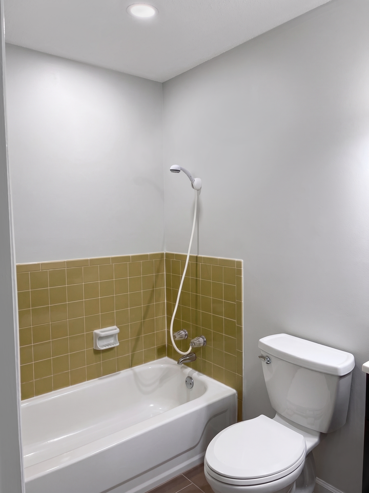 389 N Hollywood St Apt A11 #A11 - Photo 5 of 17