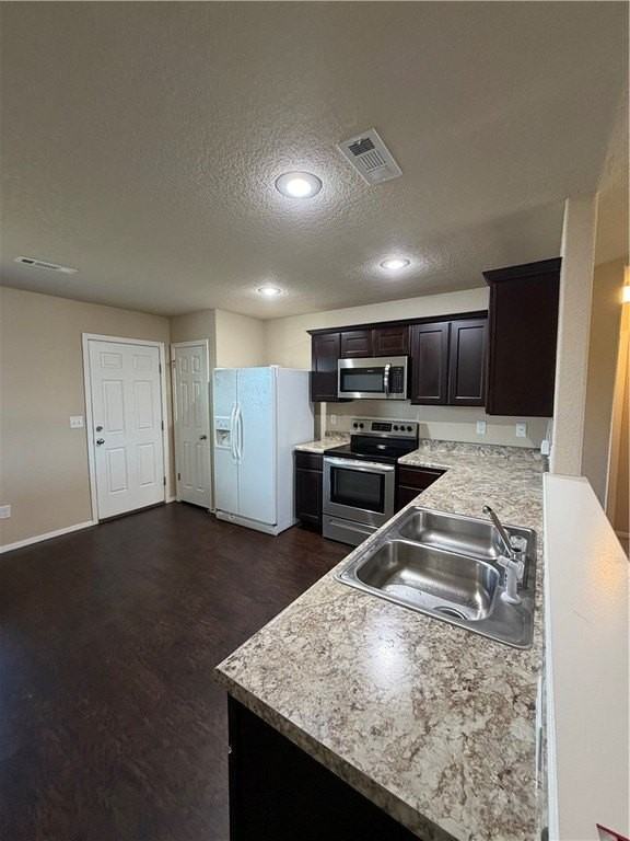 817 Nw 67th Ave - Photo 5 of 20