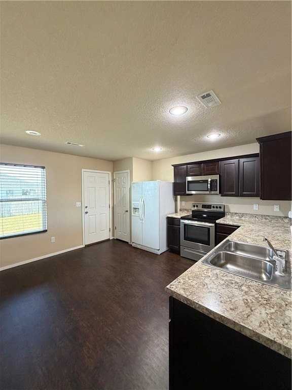 817 Nw 67th Ave - Photo 7 of 20