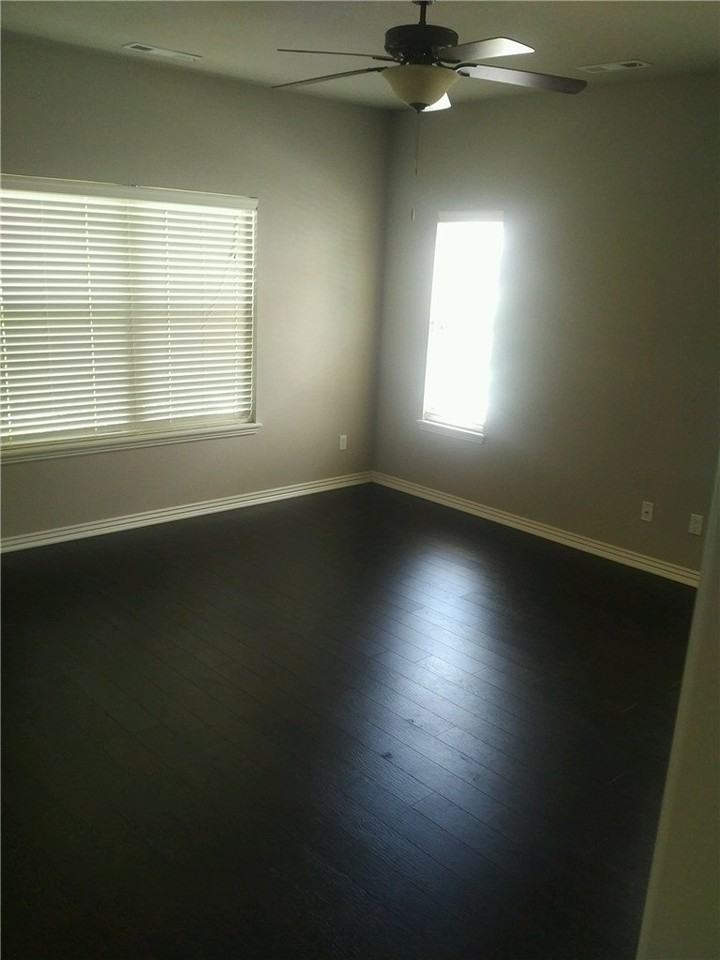 1538 N Leverett Ave - Photo 2 of 12