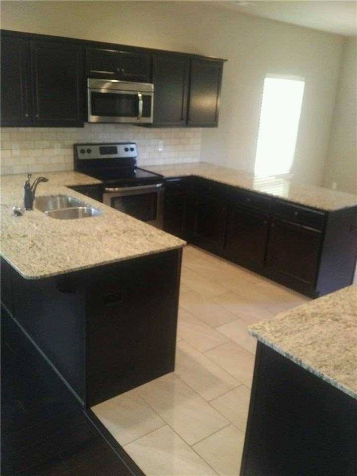 1538 N Leverett Ave - Photo 4 of 12