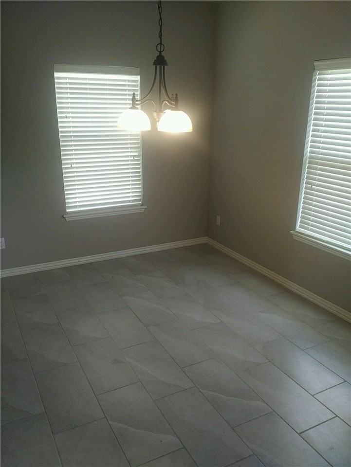 1538 N Leverett Ave - Photo 5 of 12