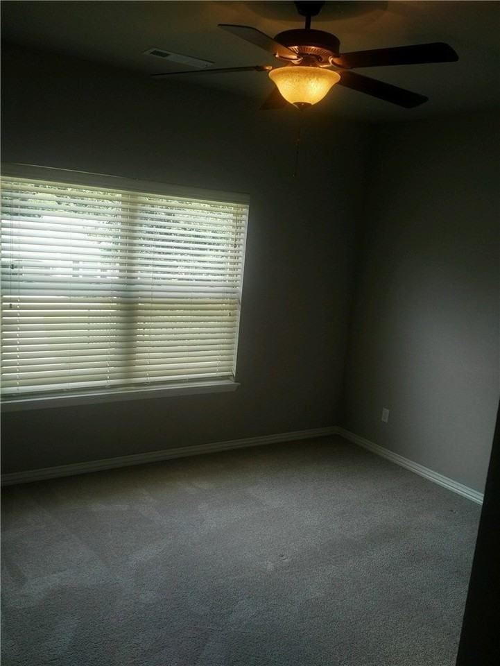 1538 N Leverett Ave - Photo 7 of 12