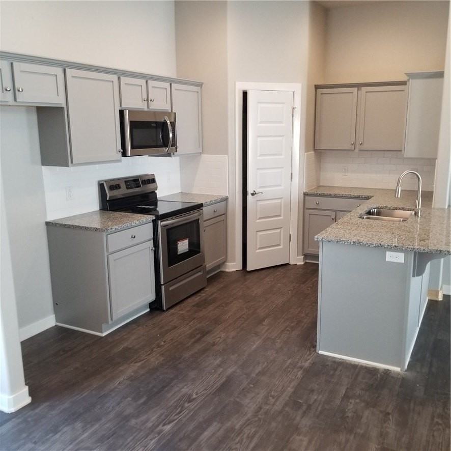 2375 W Houston St - Photo 2 of 14