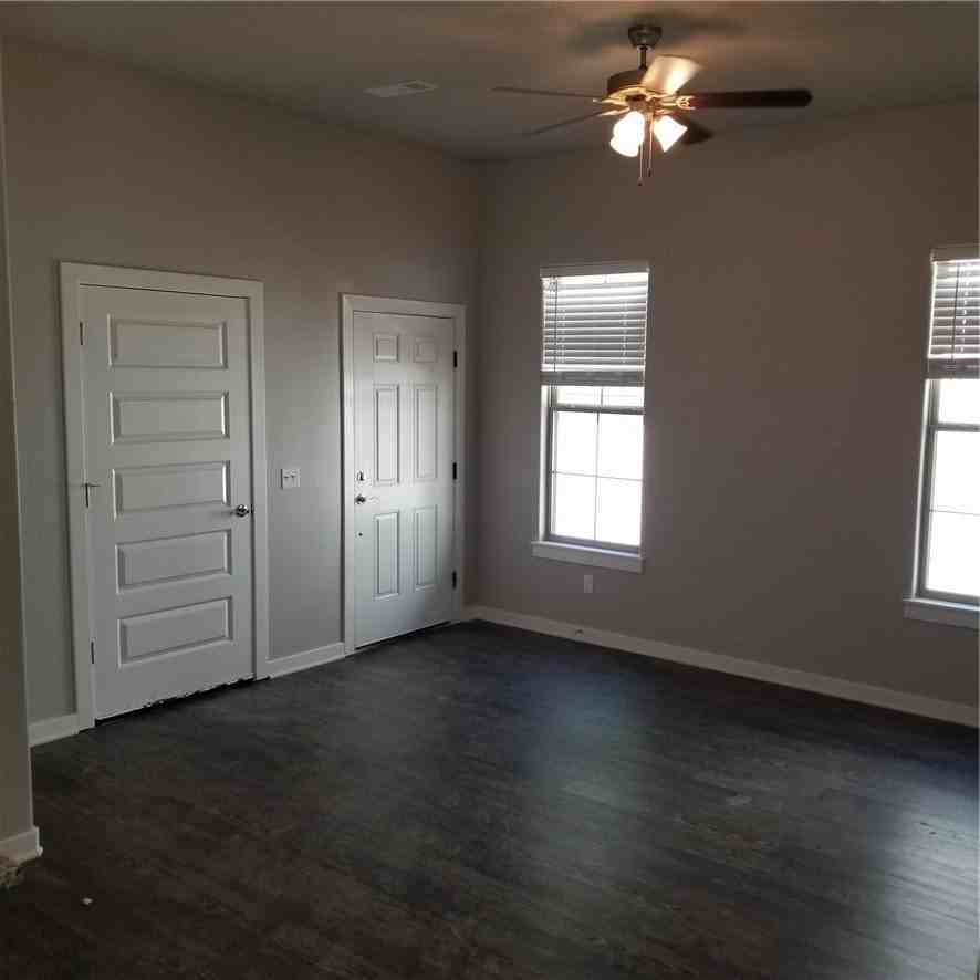 2375 W Houston St - Photo 4 of 14