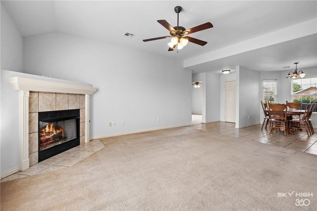 1002 Applewood Cir - Photo 4 of 25