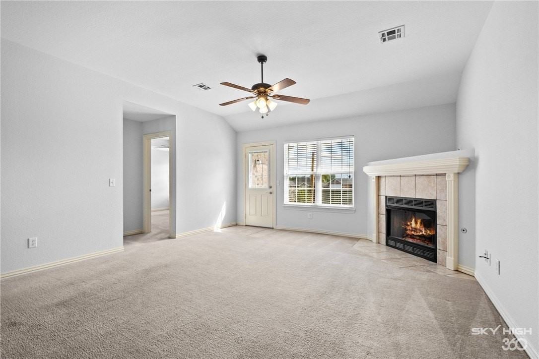 1002 Applewood Cir - Photo 5 of 25