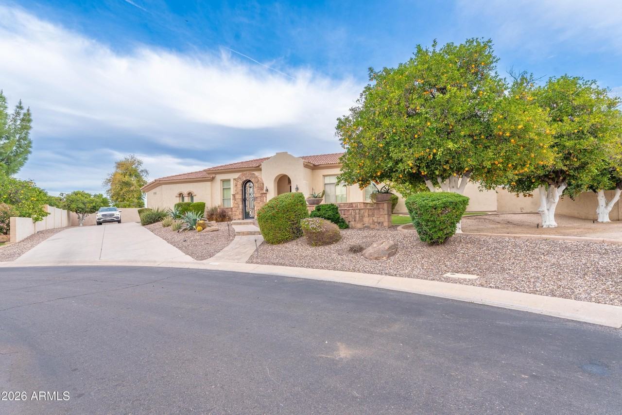 3552 E Jaeger Cir - Photo 2 of 50