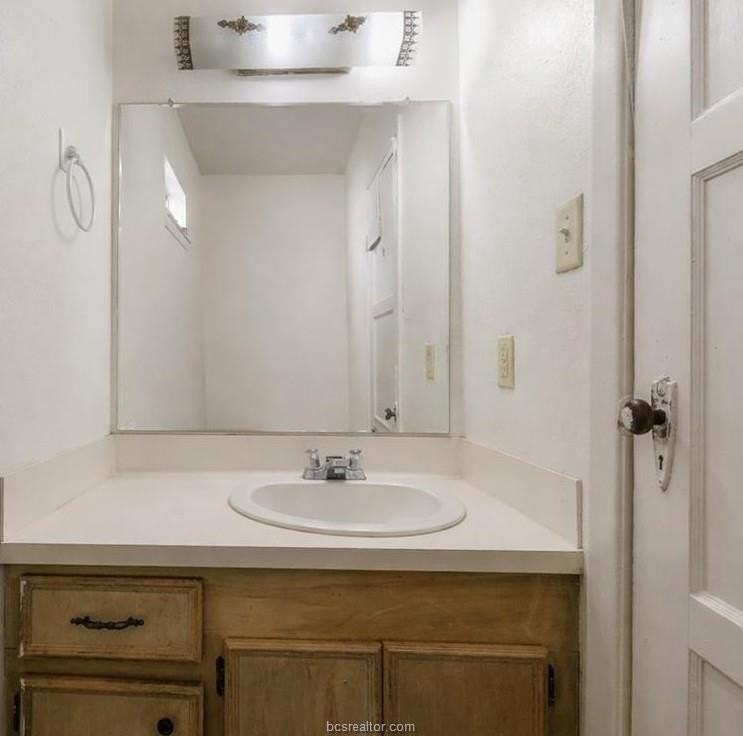 1012 Columbus Ave - Photo 5 of 8