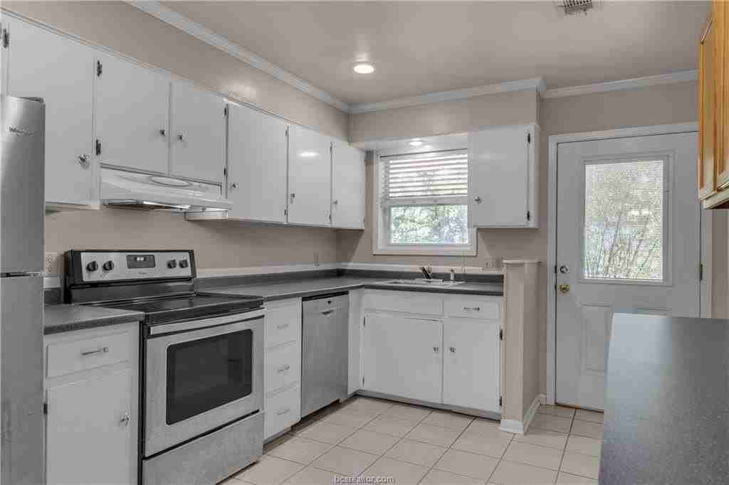 1200 Holik Dr #B - Photo 6 of 14