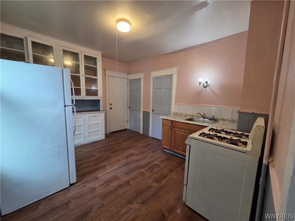 67 Moeller St - Photo 5 of 16