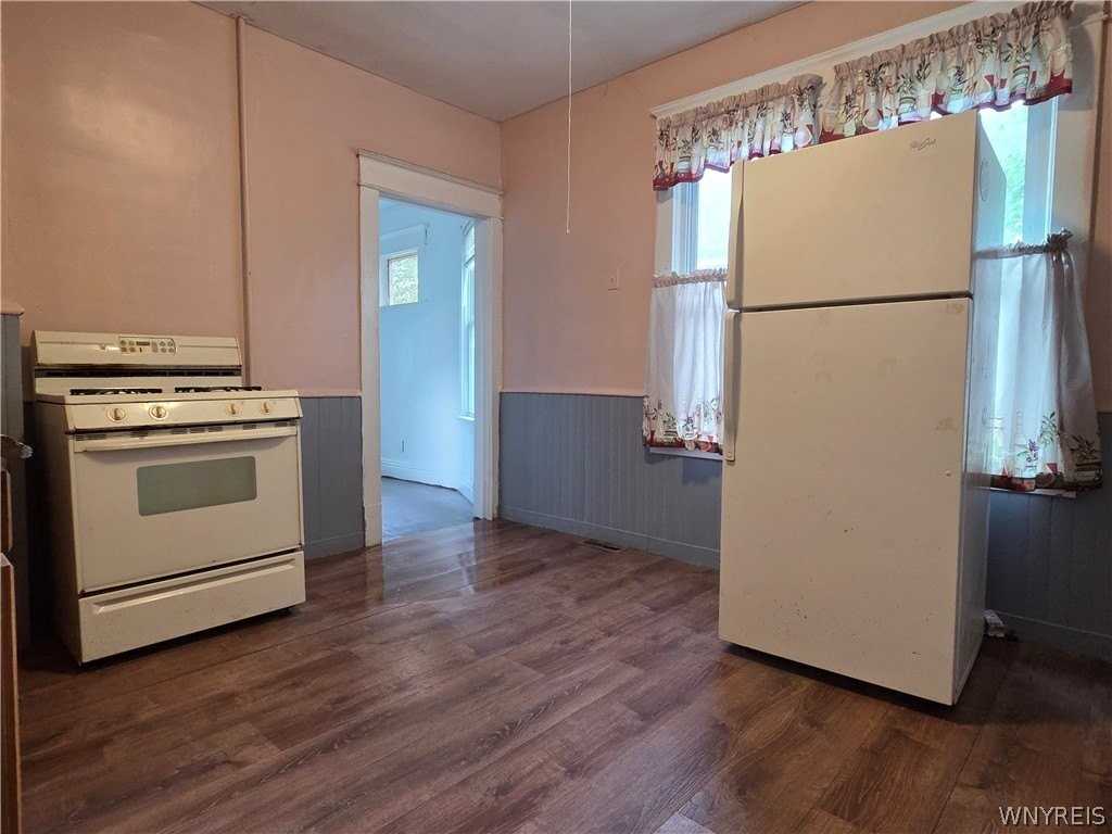 67 Moeller St - Photo 7 of 16