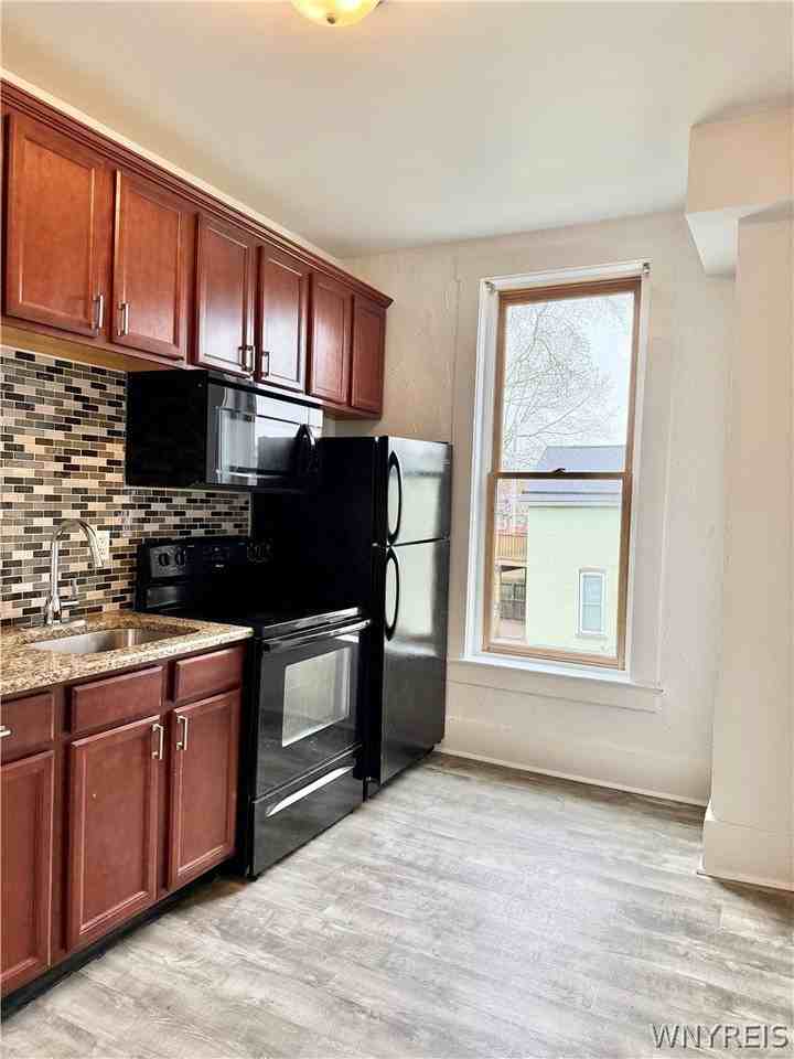 76 Tracy St #7 - Photo 3 of 9