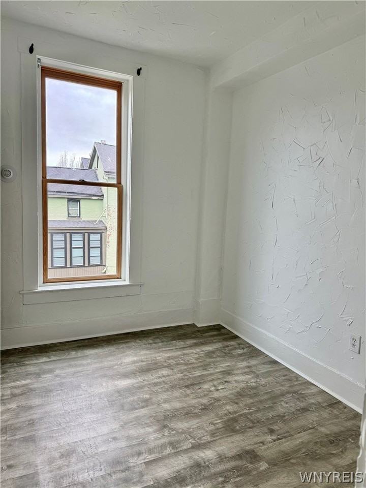 76 Tracy St #7 - Photo 4 of 9