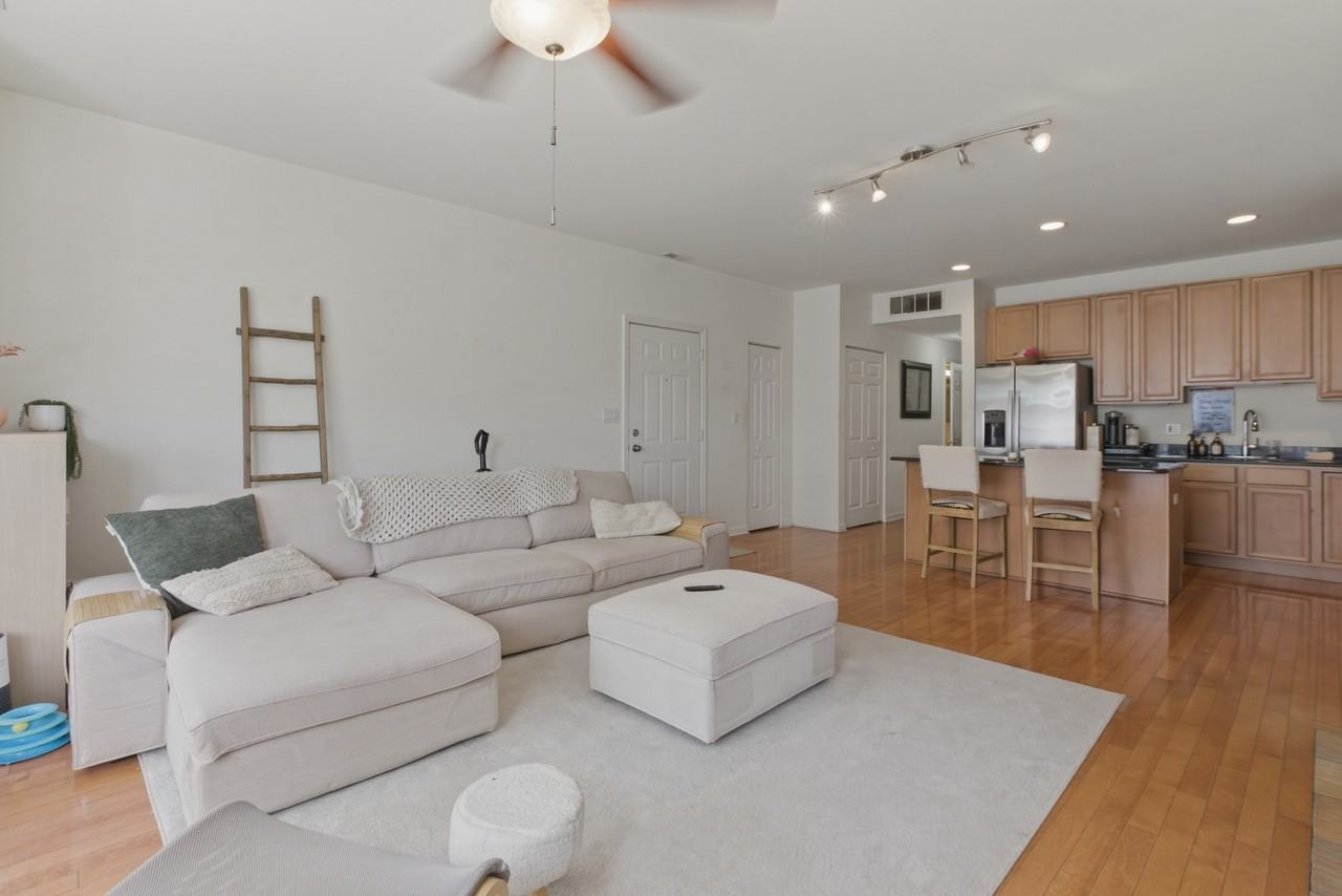 808 W University Ln #2B - Photo 4 of 17