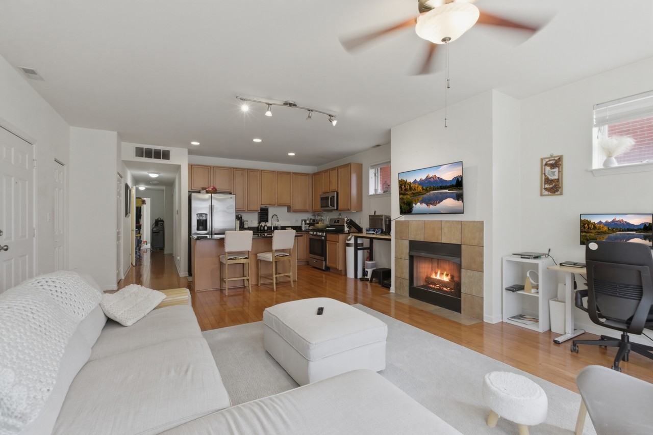 808 W University Ln #2B - Photo 5 of 17