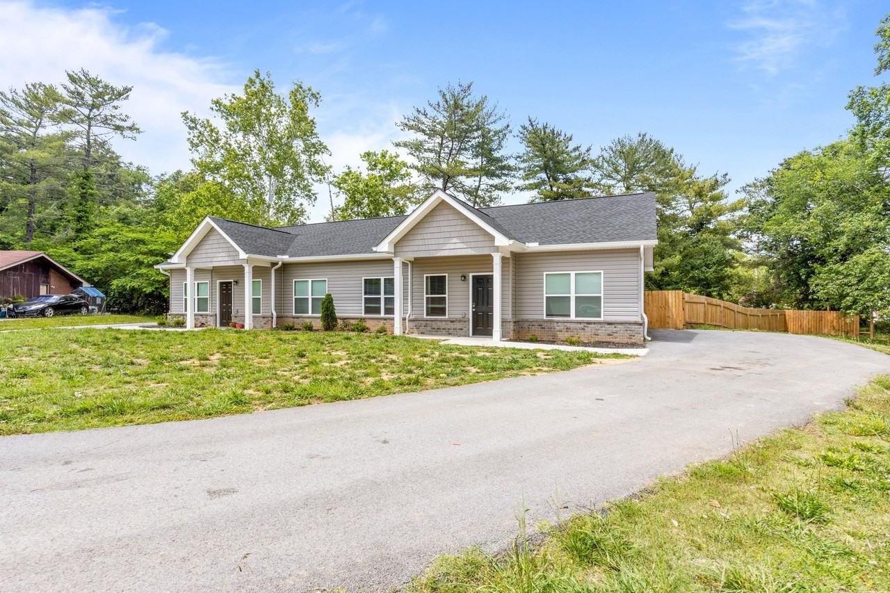 4718 Metro Park Ln - Photo 3 of 23