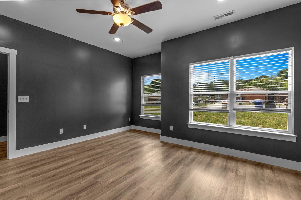 4718 Metro Park Ln - Photo 4 of 23