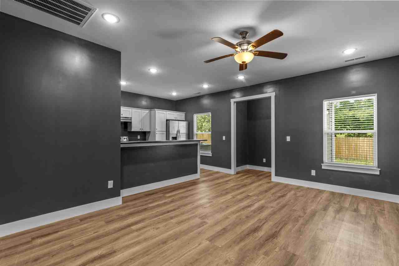 4718 Metro Park Ln - Photo 5 of 23