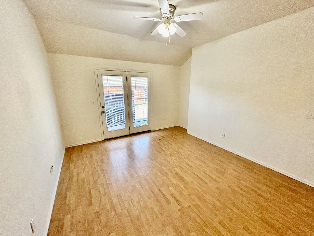 1416 S Mississippi Ave #1 - Photo 3 of 12