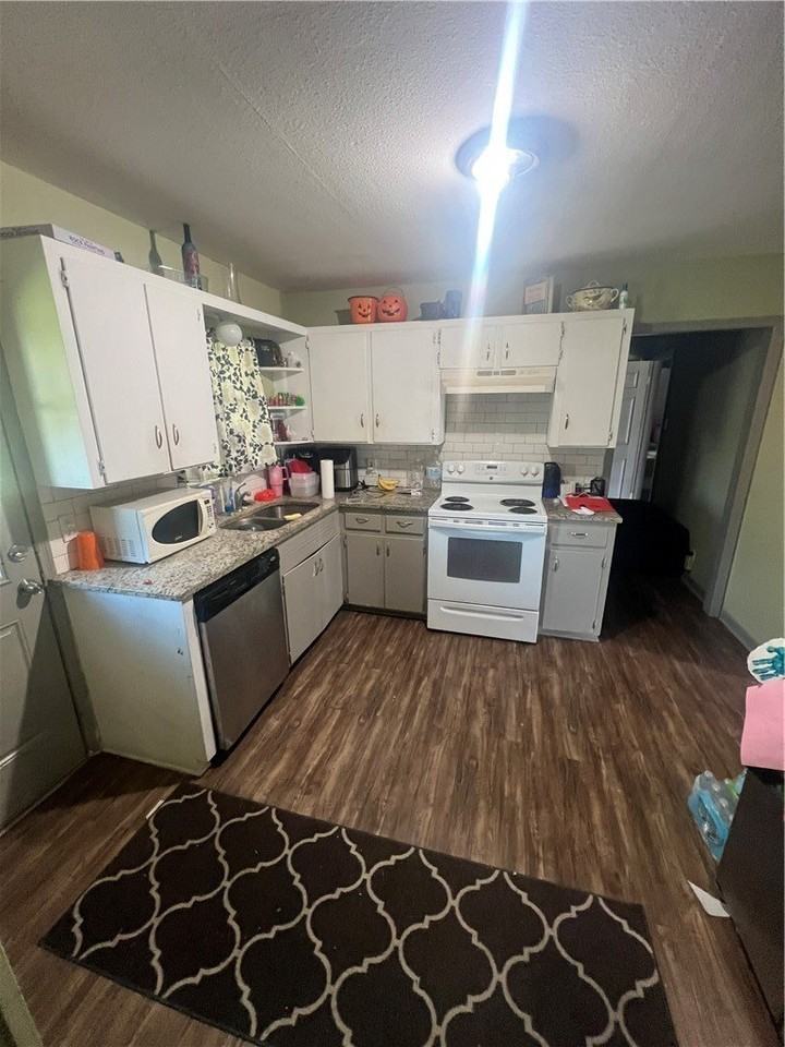 1018 Shiels Dr - Photo 4 of 7