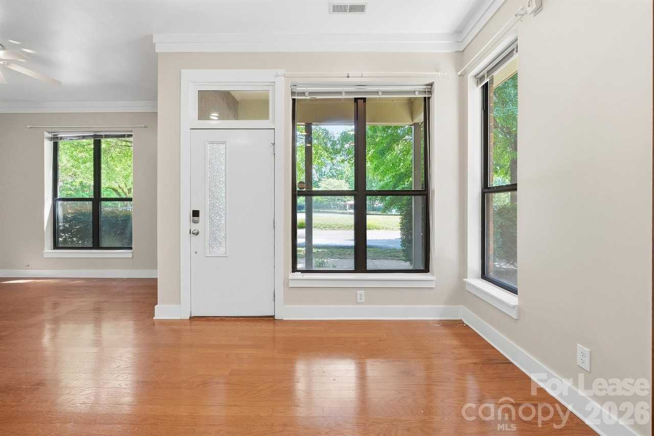 3435 Spencer St - Photo 5 of 32