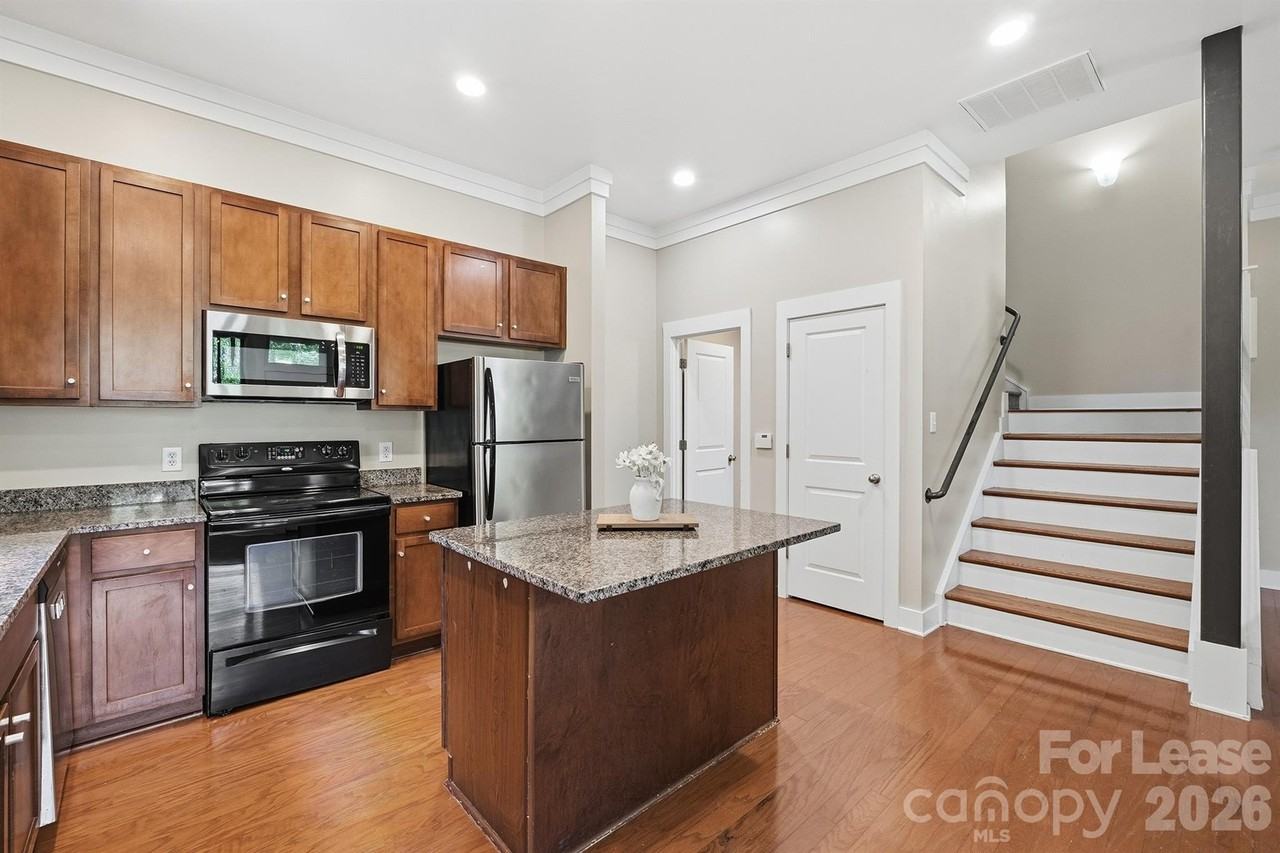 3435 Spencer St - Photo 6 of 32