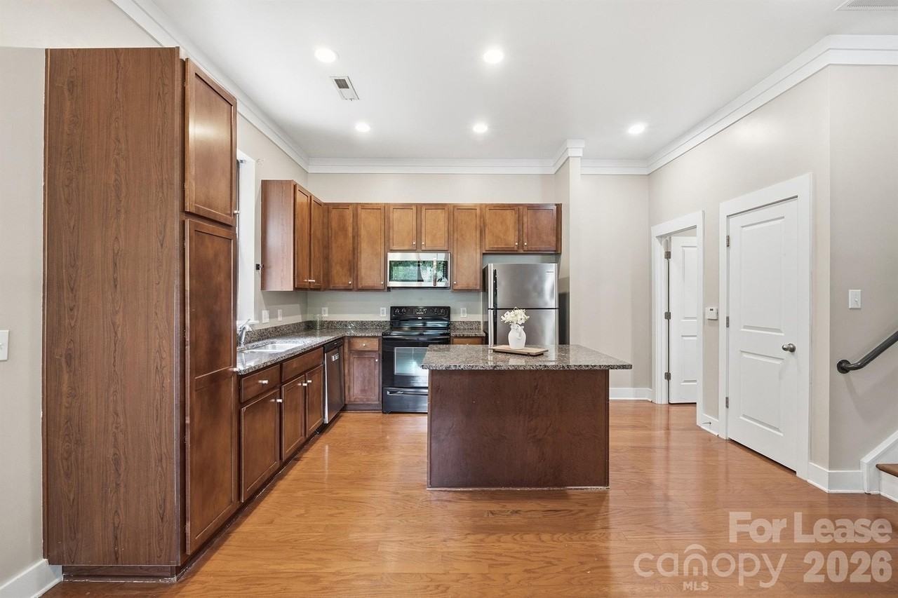 3435 Spencer St - Photo 7 of 32