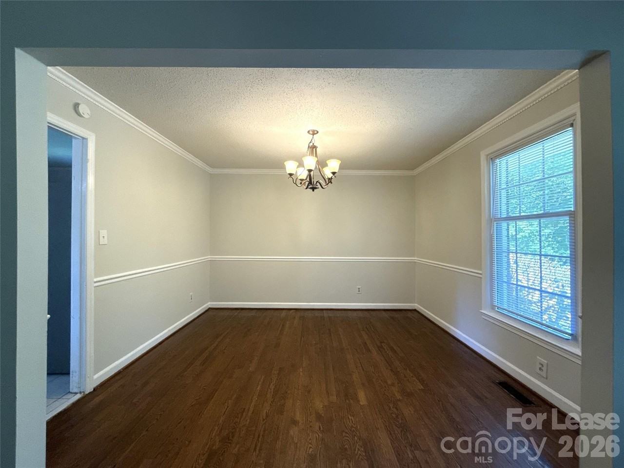 5710 Charing Pl - Photo 4 of 19