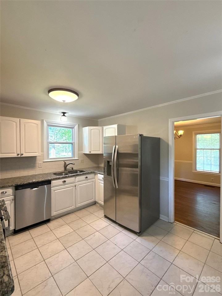 5710 Charing Pl - Photo 7 of 19