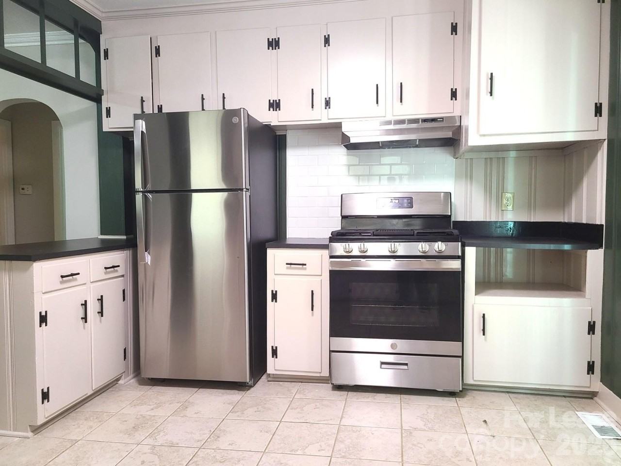 1425 Academy St - Photo 4 of 14